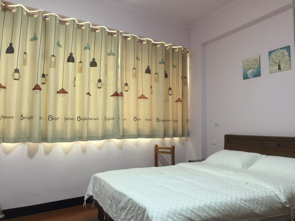 Room, 1 Bedroom, Non Smoking | Individually furnished, desk, laptop workspace, soundproofing