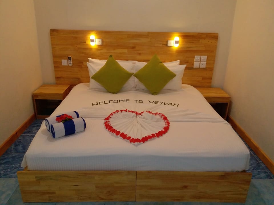 Deluxe Double or Twin Room, 1 King Bed | In-room safe, iron/ironing board, rollaway beds, free WiFi