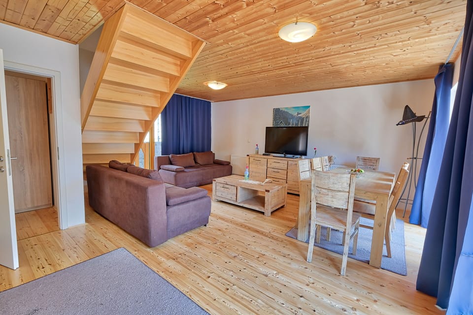 Elite House, Mountain View | Living area | Flat-screen TV