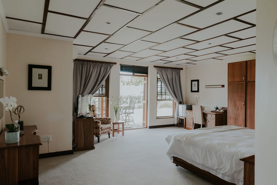 Luxury Room | Premium bedding, down comforters, pillowtop beds, in-room safe