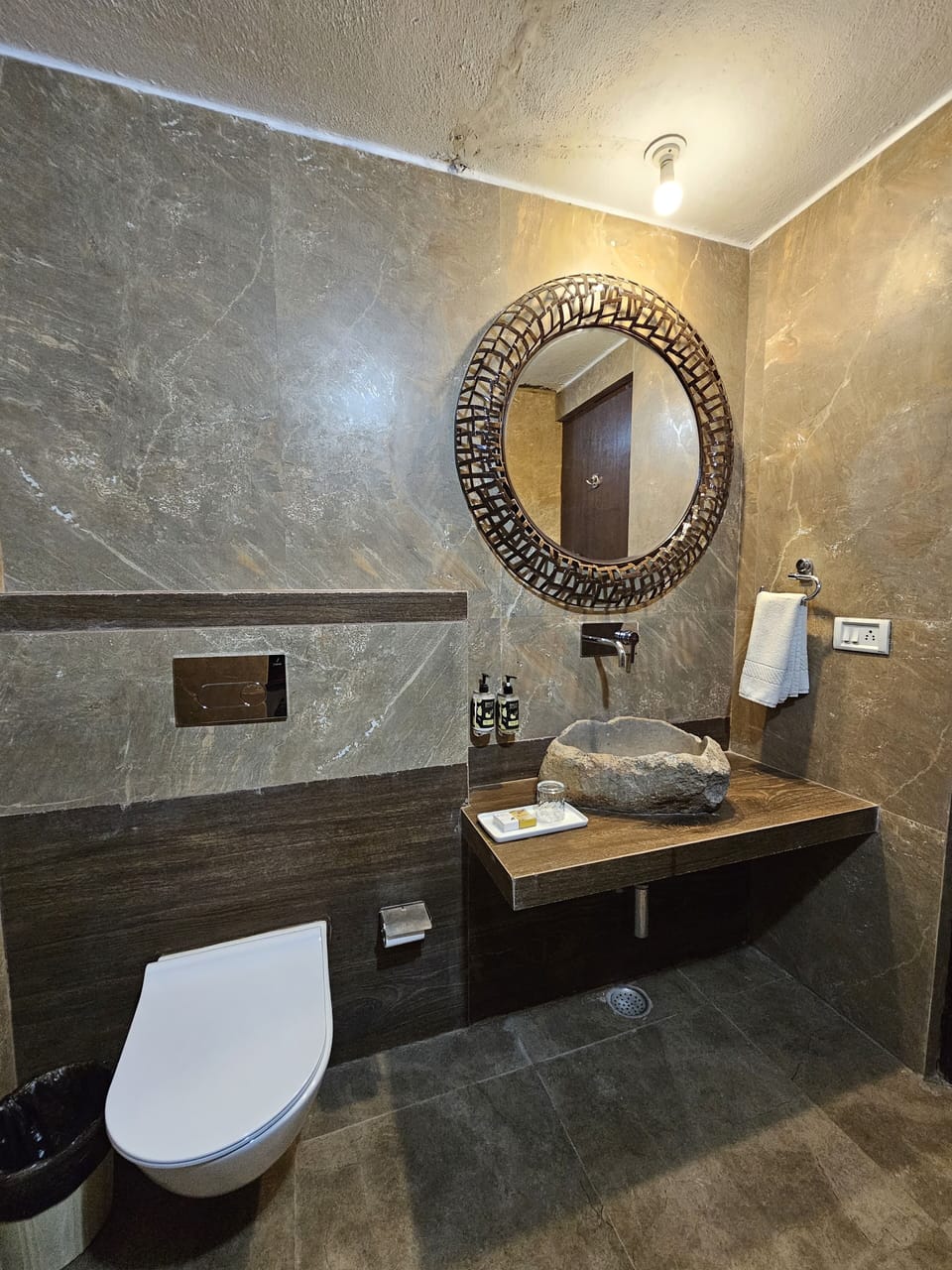Deluxe Room, 1 King Bed, Smoking, Garden View | Bathroom | Shower, rainfall showerhead, towels