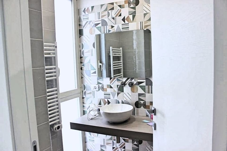Deluxe Triple Room, Balcony | Bathroom | Shower, free toiletries, hair dryer, bidet