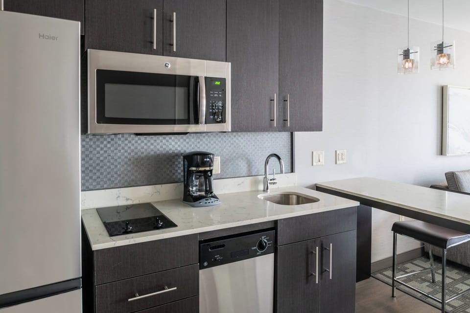 Fridge, microwave, stovetop, dishwasher