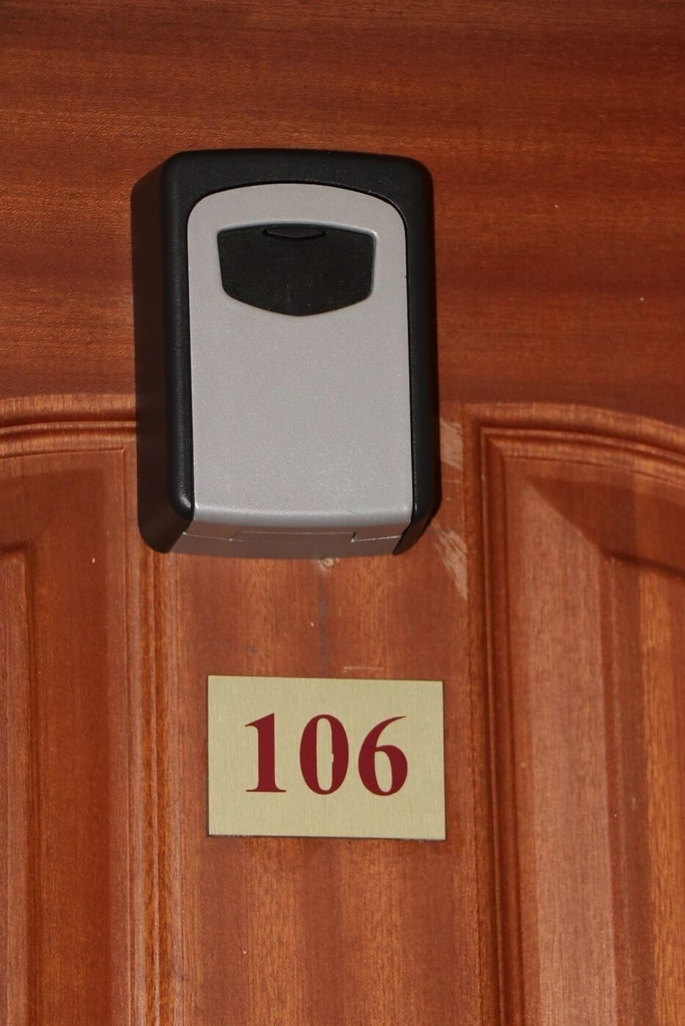 Comfort Apartment, 1 King Bed, Smoking, City View | 1 bedroom, in-room safe, desk, cribs/infant beds