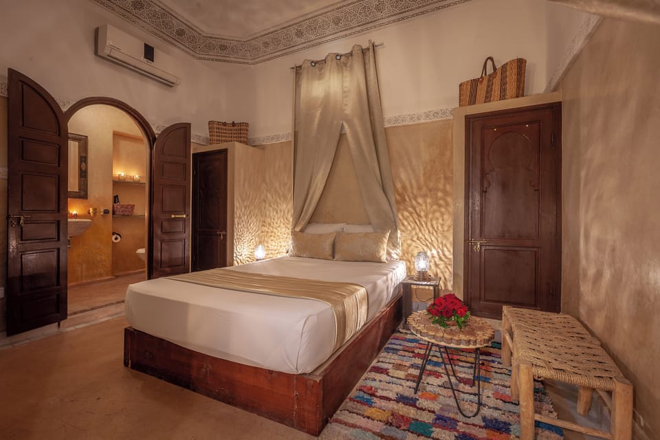Premium bedding, in-room safe, individually decorated