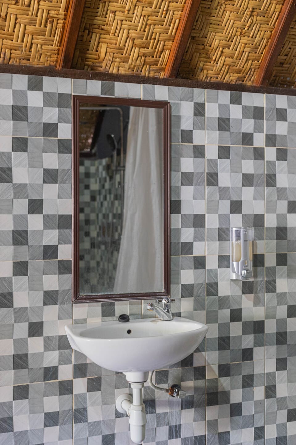 Superior Double Room | Bathroom | Shower, hydromassage showerhead, free toiletries, bidet