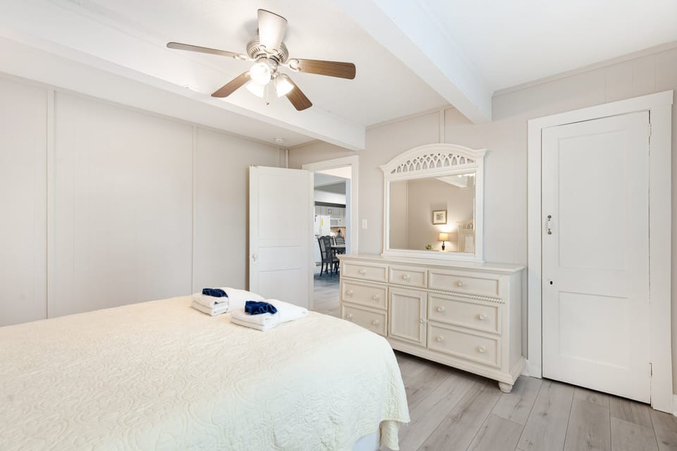 Bedroom with queen bed