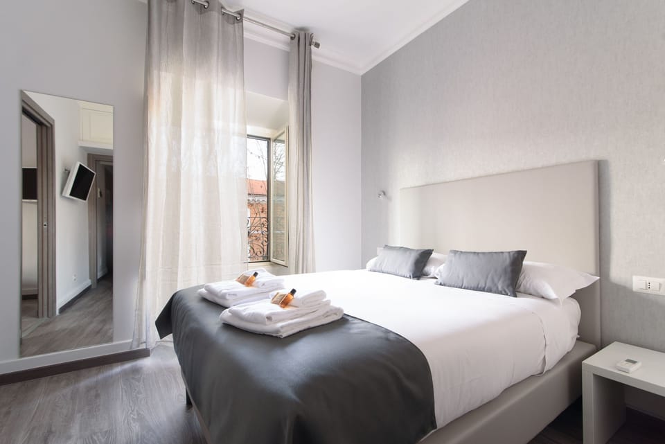 Quadruple Room | Desk, free cribs/infant beds, free WiFi, bed sheets