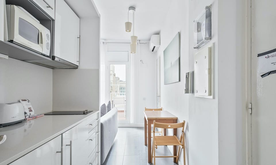 Basic Apartment, 1 Double Bed, Non Smoking | Private kitchen | Full-size fridge, microwave, stovetop, coffee/tea maker