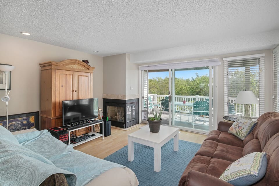 4021 Living room