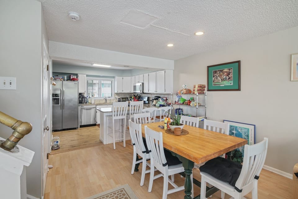 4021 Dining room