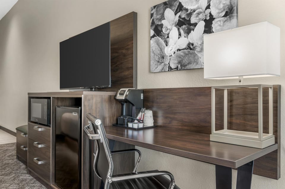 Standard Room, 2 Queen Beds, Non Smoking, Refrigerator & Microwave | Pillowtop beds, desk, iron/ironing board, free cribs/infant beds