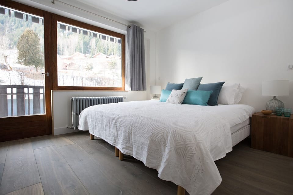 Bedroom 3, flexible double or twin room with shower room and shared balcony