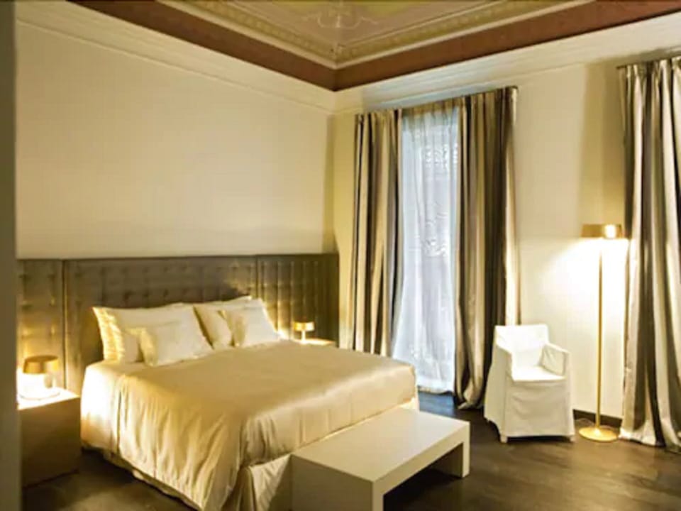 Minibar, in-room safe, individually decorated, individually furnished
