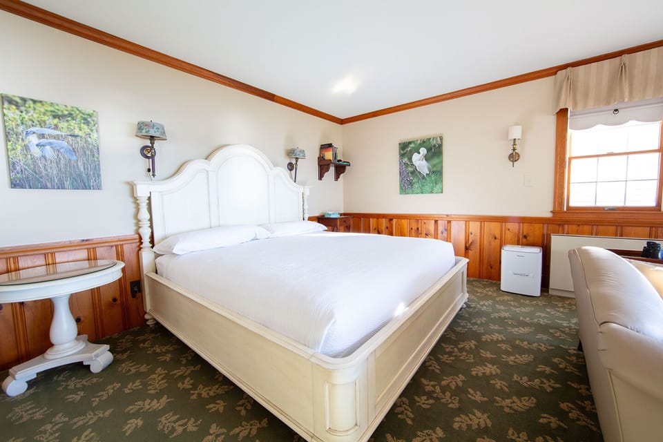 Deluxe Suite, 1 King Bed (Water front) | Premium bedding, individually furnished, laptop workspace