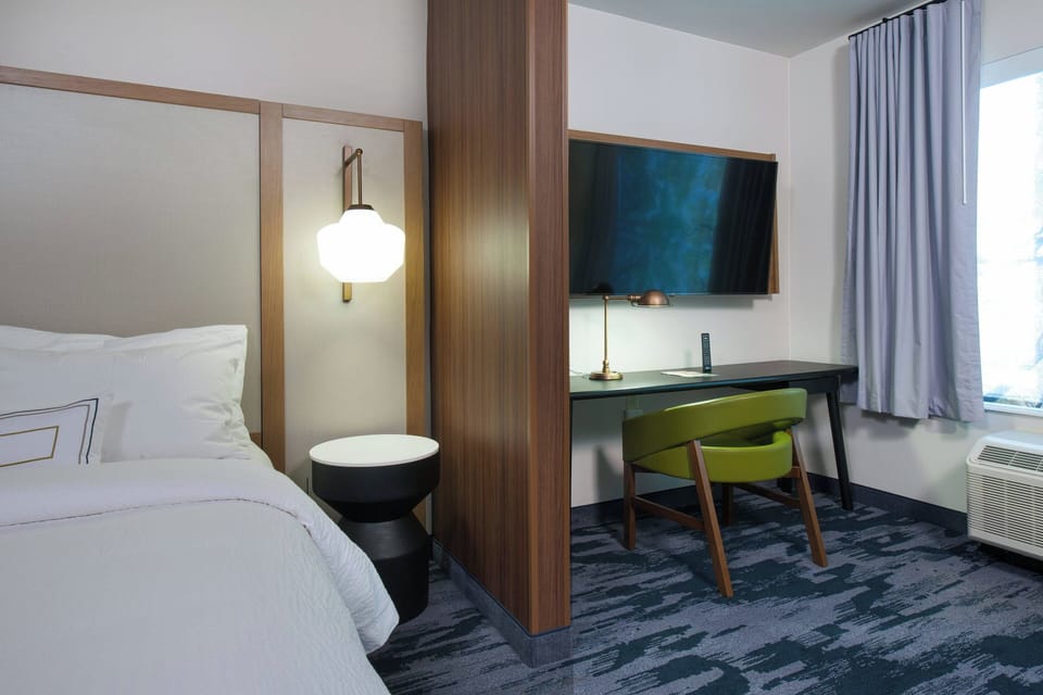 Studio Suite, 1 King Bed with Sofa bed | Pillowtop beds, individually decorated, individually furnished, desk