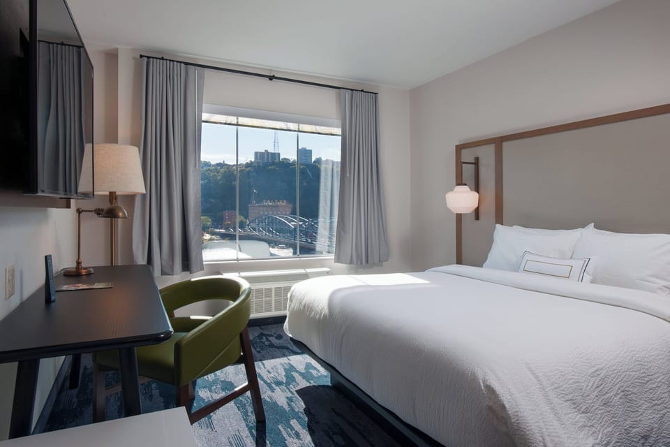 Room, 1 King Bed | Pillowtop beds, individually decorated, individually furnished, desk