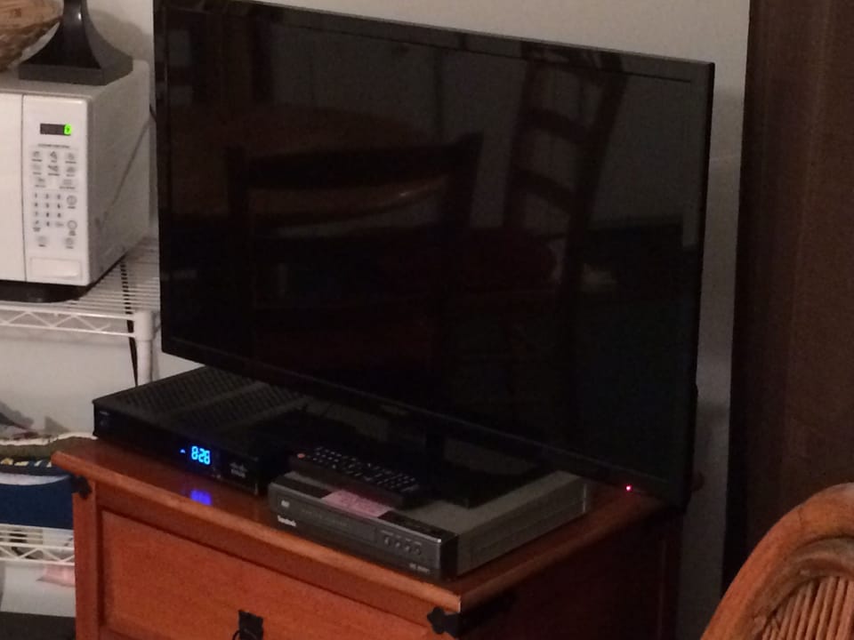 32" HDTV, with over 100 channels