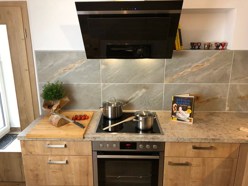 House, 5 Bedrooms, Non Smoking, Mountain View (incl. EUR 110 cleaning fee) | Private kitchen | Full-size fridge, microwave, oven, stovetop