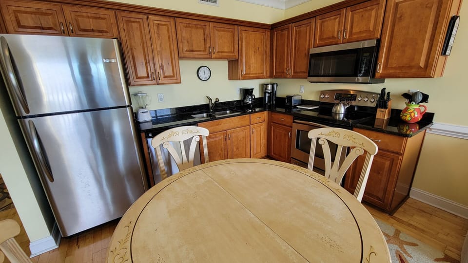 Dining & Kitchen