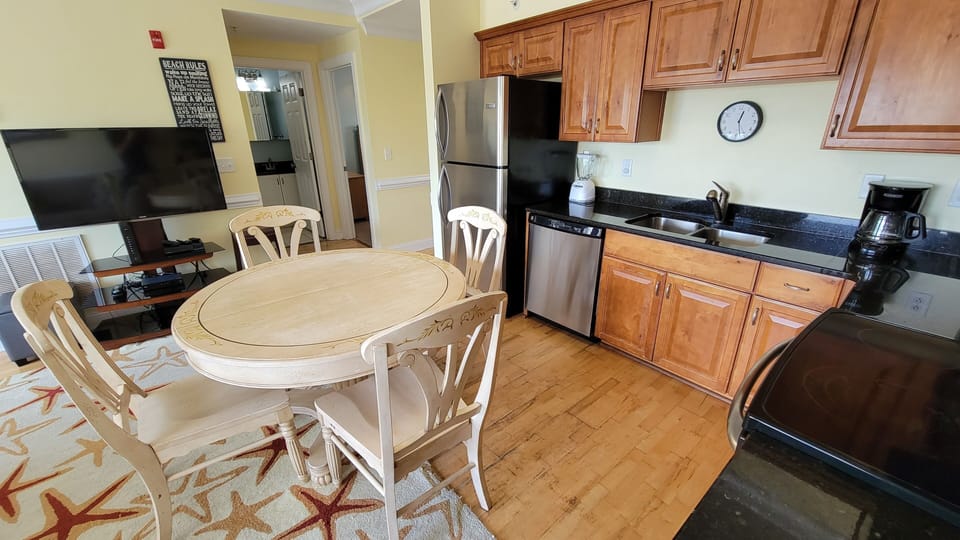Dining & Kitchen