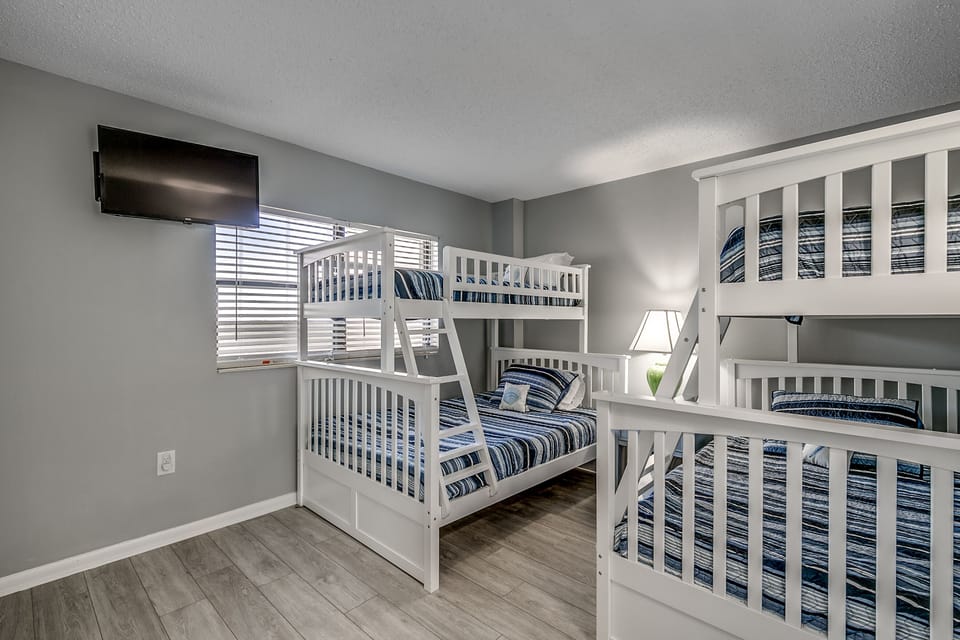 Guest bedroom 2 with two twin-over-full bunks