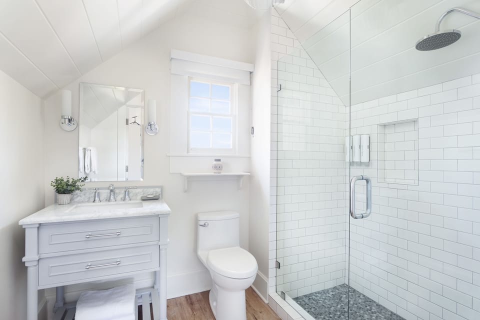 Suite, Multiple Beds, Fireplace, Mountain View (Patio, Upstairs) | Bathroom | Shower, rainfall showerhead, designer toiletries, hair dryer