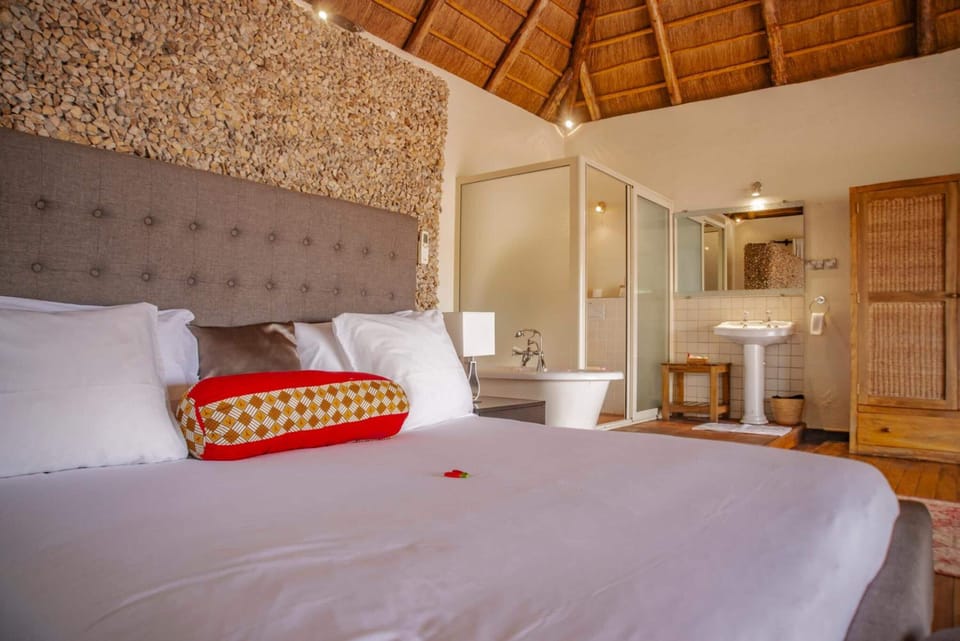 Junior Suite | Premium bedding, down comforters, free minibar, in-room safe