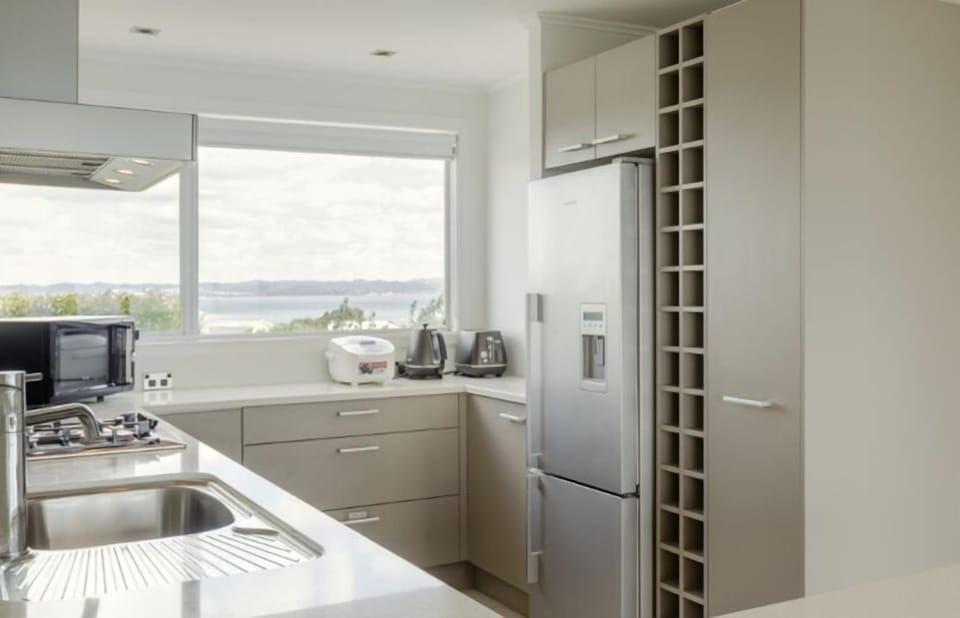 Luxury House, 2 Bedrooms, Sea View | Private kitchen | Full-size fridge, microwave, oven, stovetop