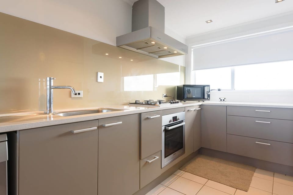 Luxury House, 2 Bedrooms, Sea View | Private kitchen | Full-size fridge, microwave, oven, stovetop