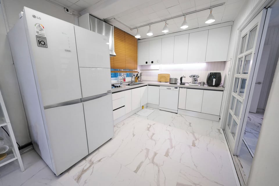 Fridge, microwave, stovetop, electric kettle
