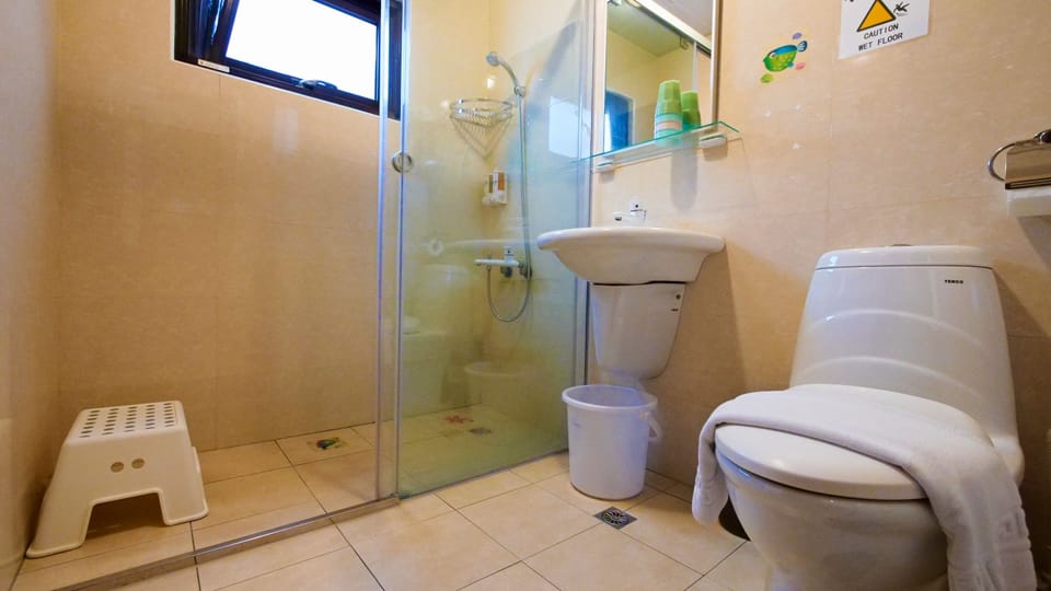 Executive Room, Multiple Beds, Non Smoking, Garden View | Bathroom | Shower, hair dryer, slippers, towels