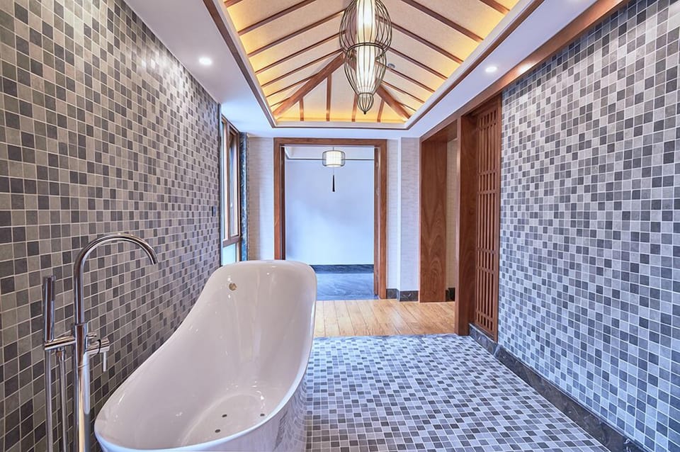 Deluxe Suite | Private spa tub