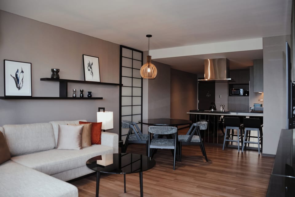 Suite, 1 Bedroom | Premium bedding, in-room safe, free cribs/infant beds, rollaway beds