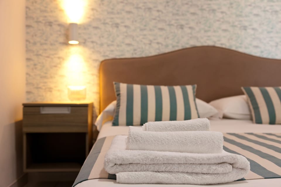 Standard Double Room, 1 Queen Bed, Non Smoking | Hypo-allergenic bedding, minibar, in-room safe, individually decorated