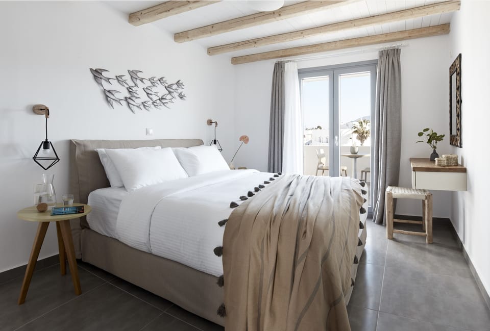 Deluxe Loft, Sea View | In-room safe, individually decorated, individually furnished, desk