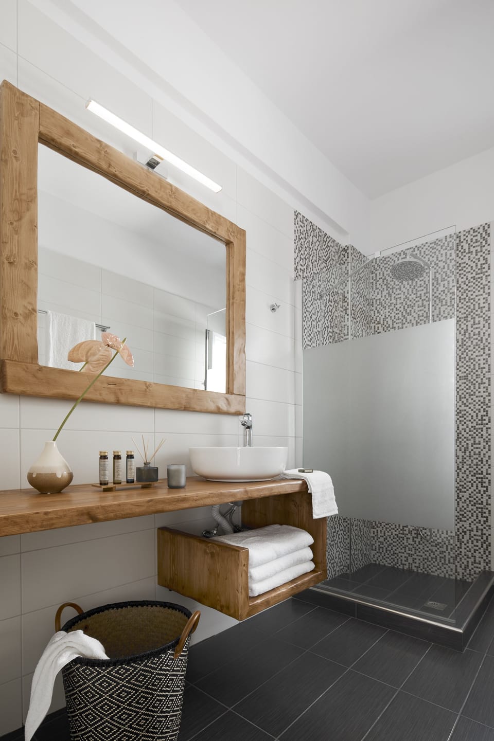 Deluxe Suite, Sea View | Bathroom | Shower, designer toiletries, hair dryer, slippers