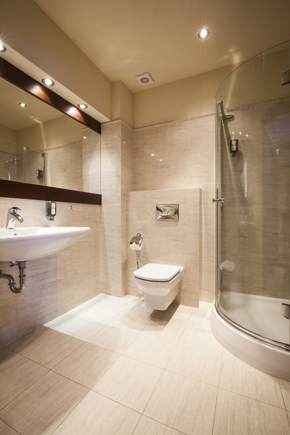 Single Room | Bathroom | Shower, free toiletries, hair dryer, bathrobes