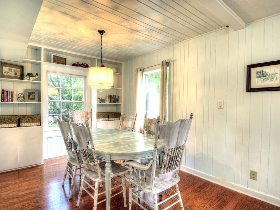 Indoor dining seats 6 (but we usually eat on out on the poolside patio)