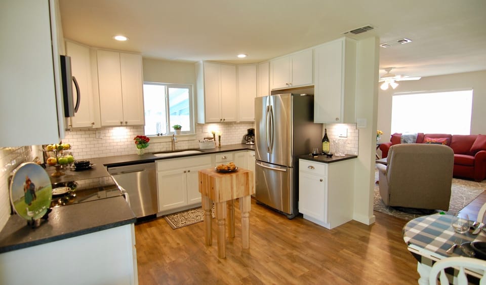 Full Kitchen, All New Appliances