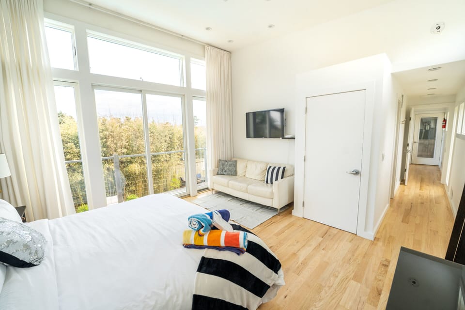 Deluxe Double Room, Private Bathroom, Pool View (Penthouse Bedroom A)