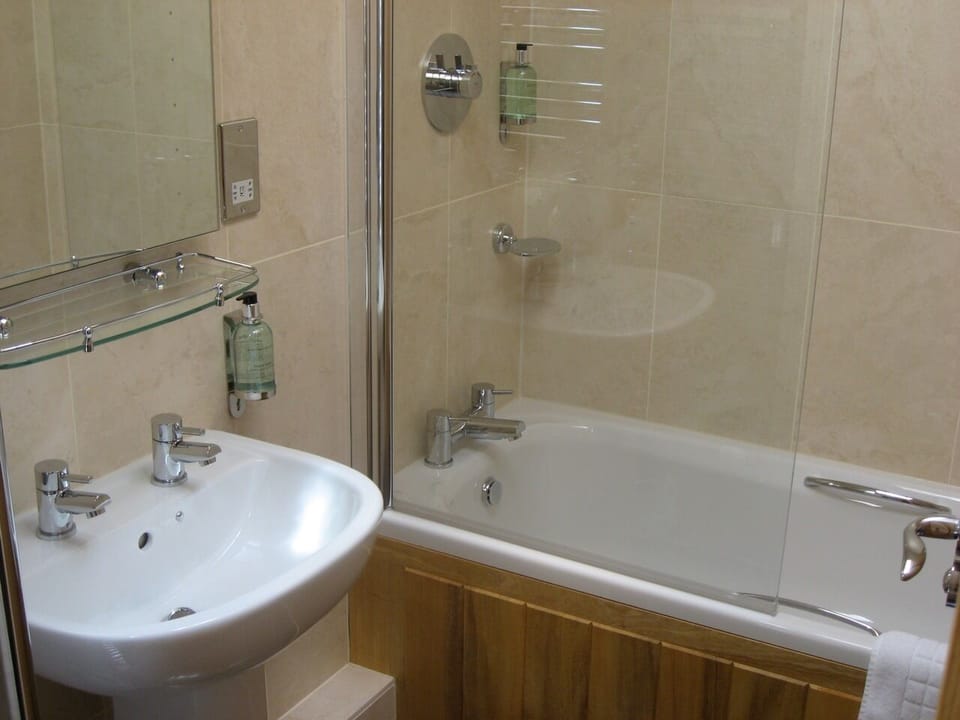 Luxury Double or Twin Room, Ensuite | Bathroom | Towels