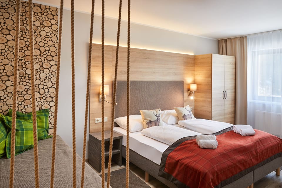Familienapartment (incl. final cleaning on departure) | Individually decorated, cribs/infant beds, free WiFi, bed sheets