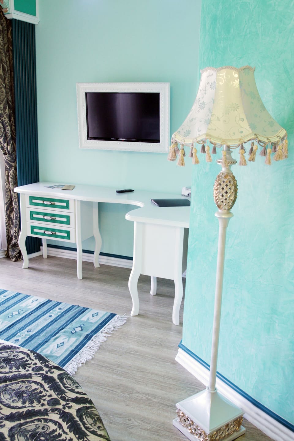 Royal Double Room (Vivaldi) | Television