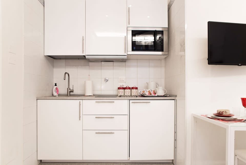 Apartment, 1 Queen Bed, Non Smoking | Private kitchen | Fridge, stovetop, cookware/dishes/utensils