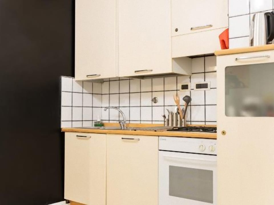 Apartment, 1 Queen Bed with Sofa bed, Non Smoking | Private kitchenette | Fridge, stovetop, coffee/tea maker, electric kettle