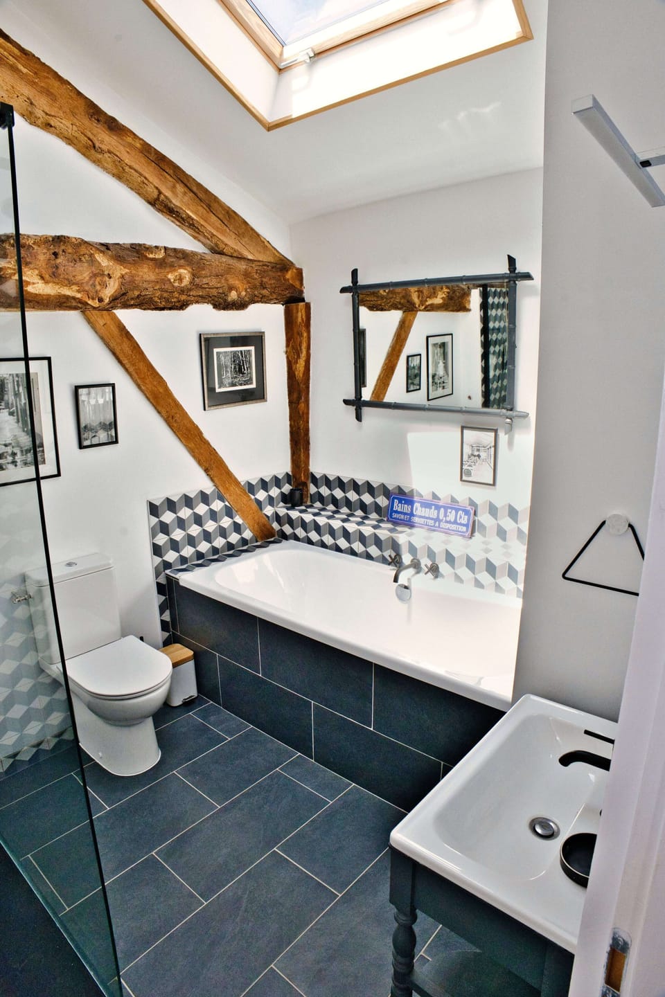 Design Cottage | Bathroom | Free toiletries, hair dryer, towels, soap