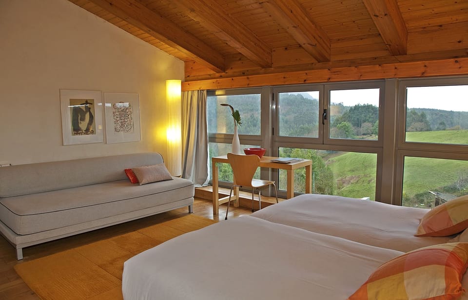 Superior Double or Twin Room | Free cribs/infant beds, rollaway beds, free WiFi, bed sheets