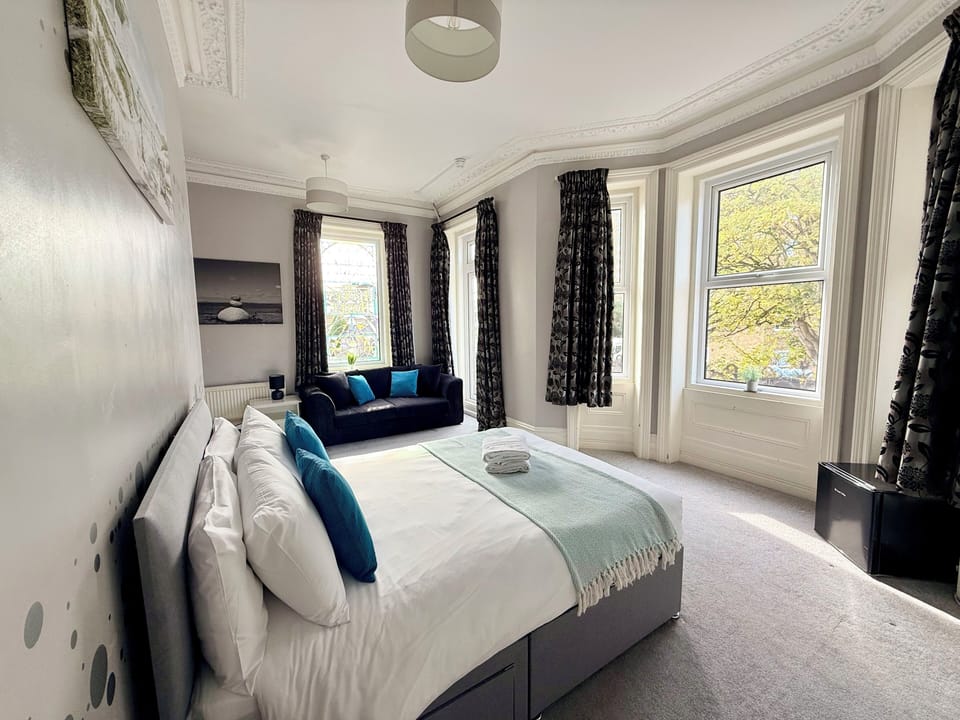 Deluxe Double Room | Soundproofing, iron/ironing board (on request), WiFi (free), bed sheets