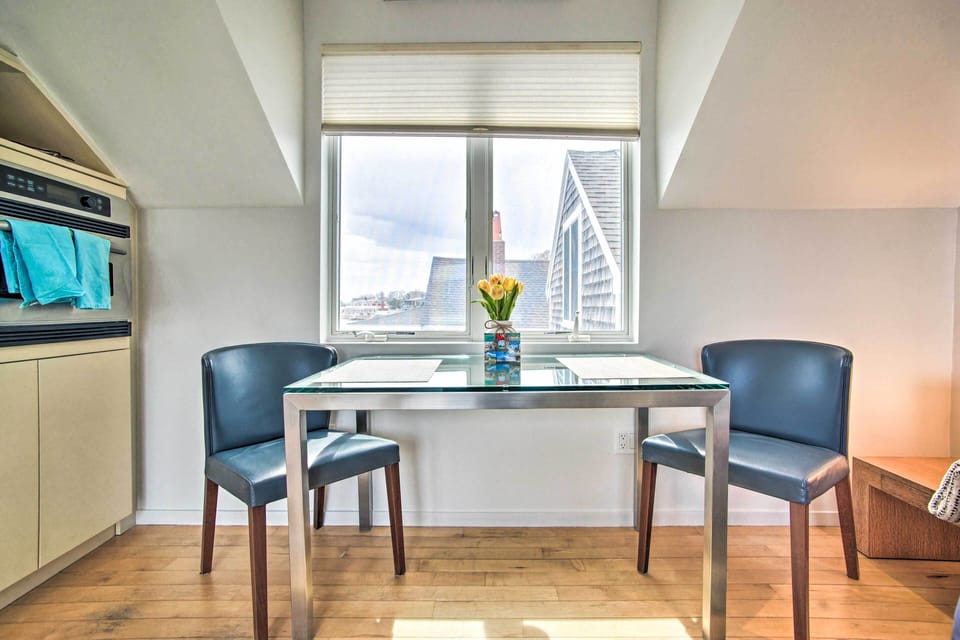 Dining Area | Dishware Provided
